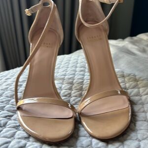 Stuart Weizman Nudistcurve Sandles in cream size 7.5
